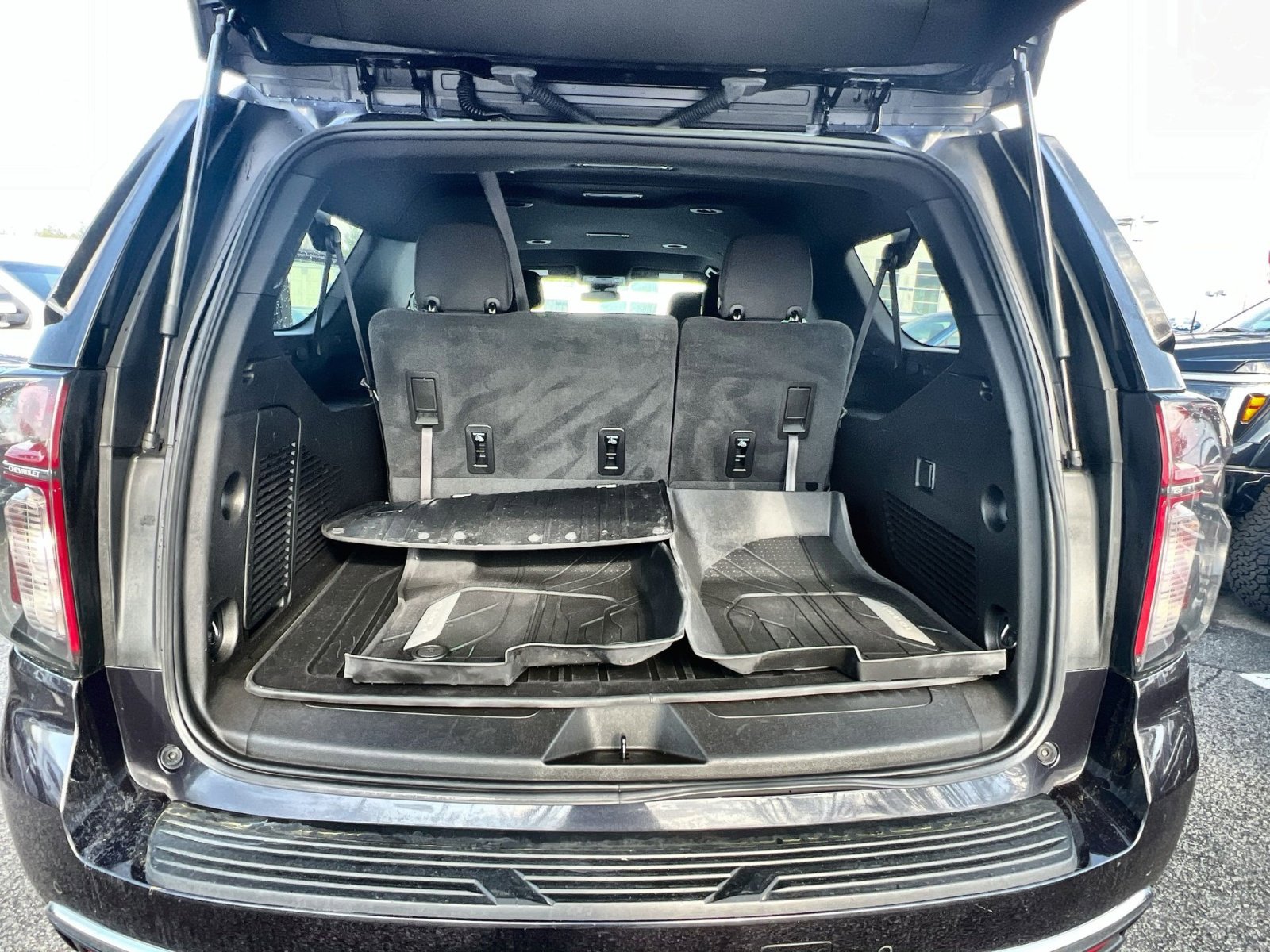 Used 2023 Chevrolet Suburban LS image 24