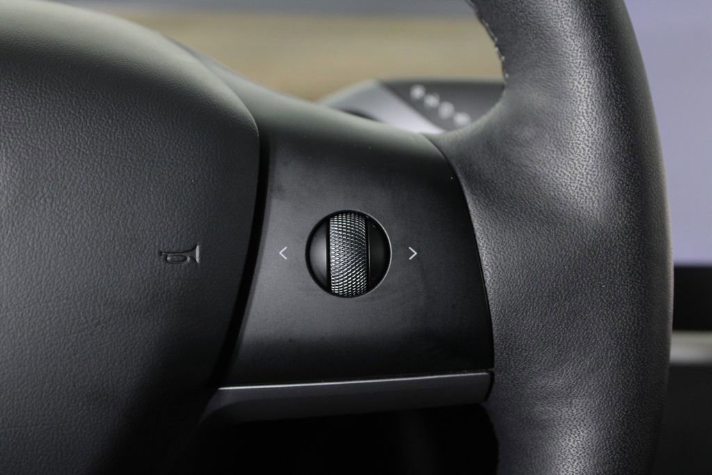 Used 2024 Tesla Model Y Long Range image 27