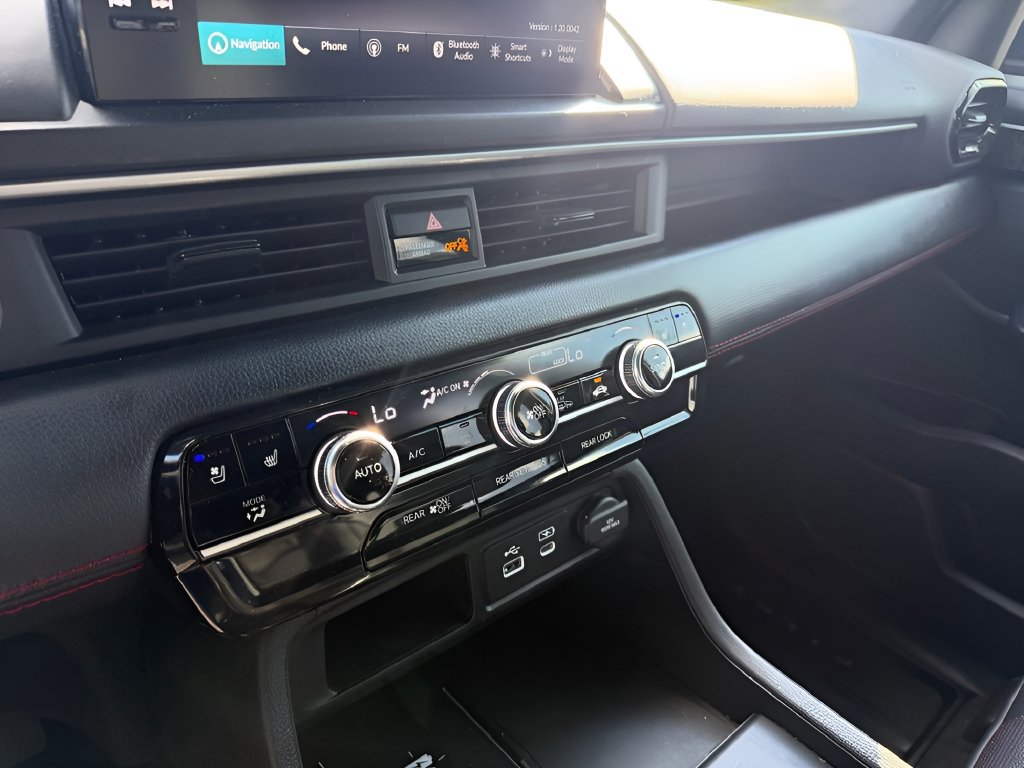 Used 2025 Honda Pilot Black Edition image 30