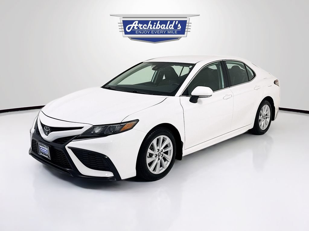 Used 2024 Toyota Camry SE FWD image 3