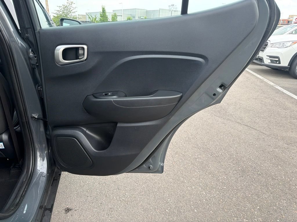 Used 2025 Hyundai Venue SEL FWD image 11