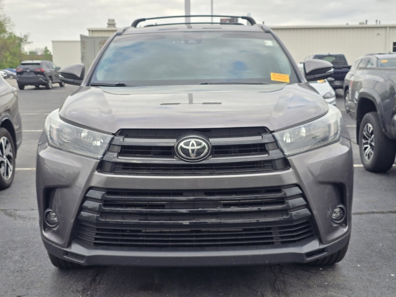 Used 2019 Toyota Highlander SE image 2