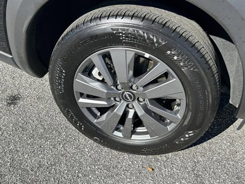 Used 2025 Nissan Pathfinder SV image 25