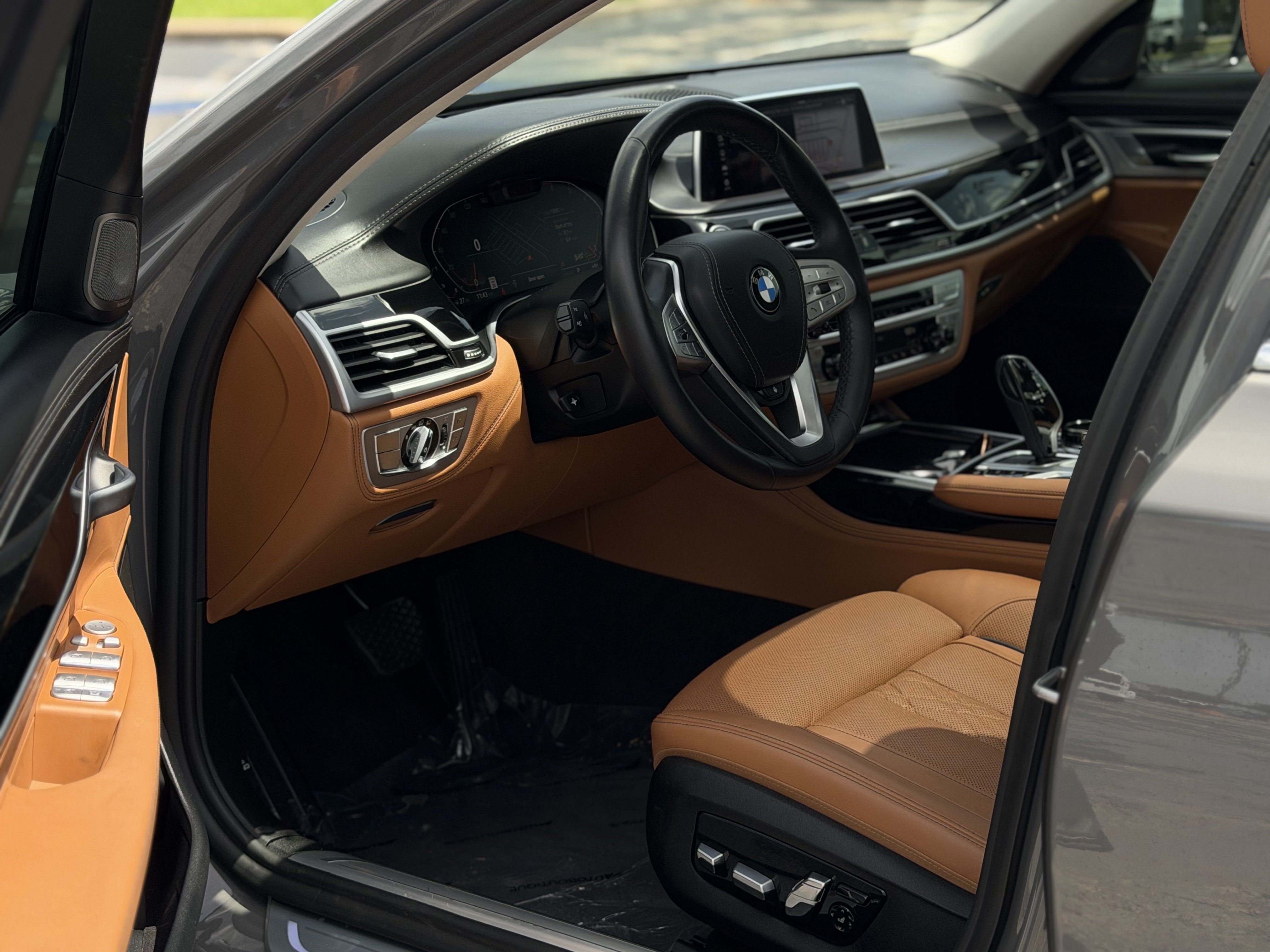 Used 2020 BMW 750i xDrive w/ Executive Package AWD/4WD image 21