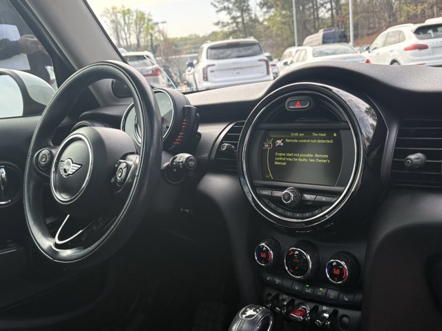 Used 2016 MINI Cooper 4-Door Hardtop image 22
