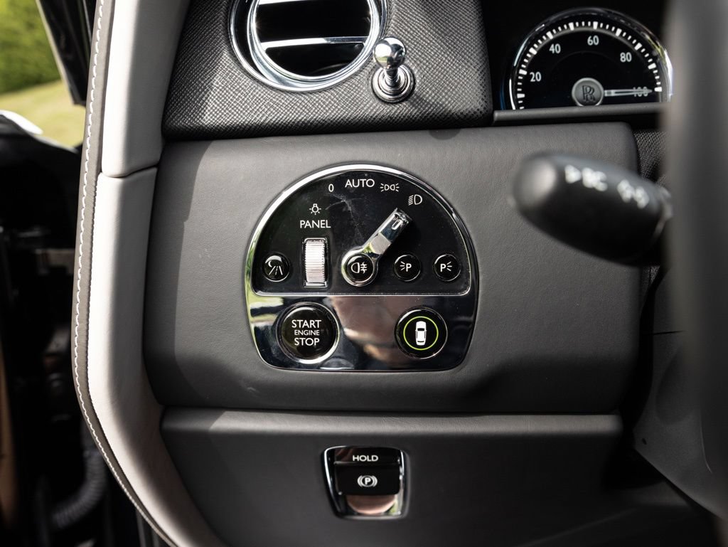 Certified 2021 Rolls-Royce Cullinan AWD/4WD image 31