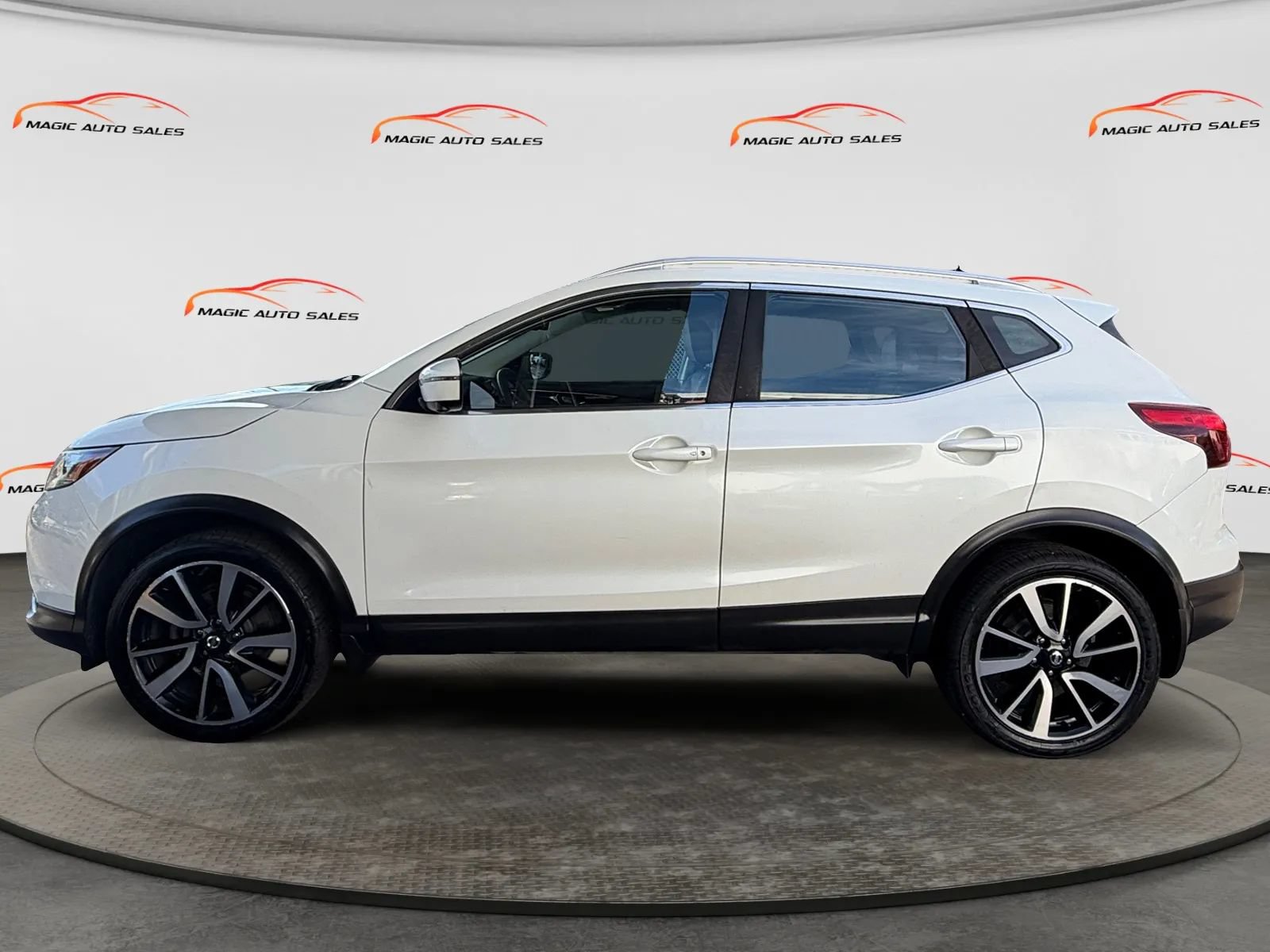 Used 2017 Nissan Rogue Sport SL w/ SL Premium Package AWD/4WD image 7
