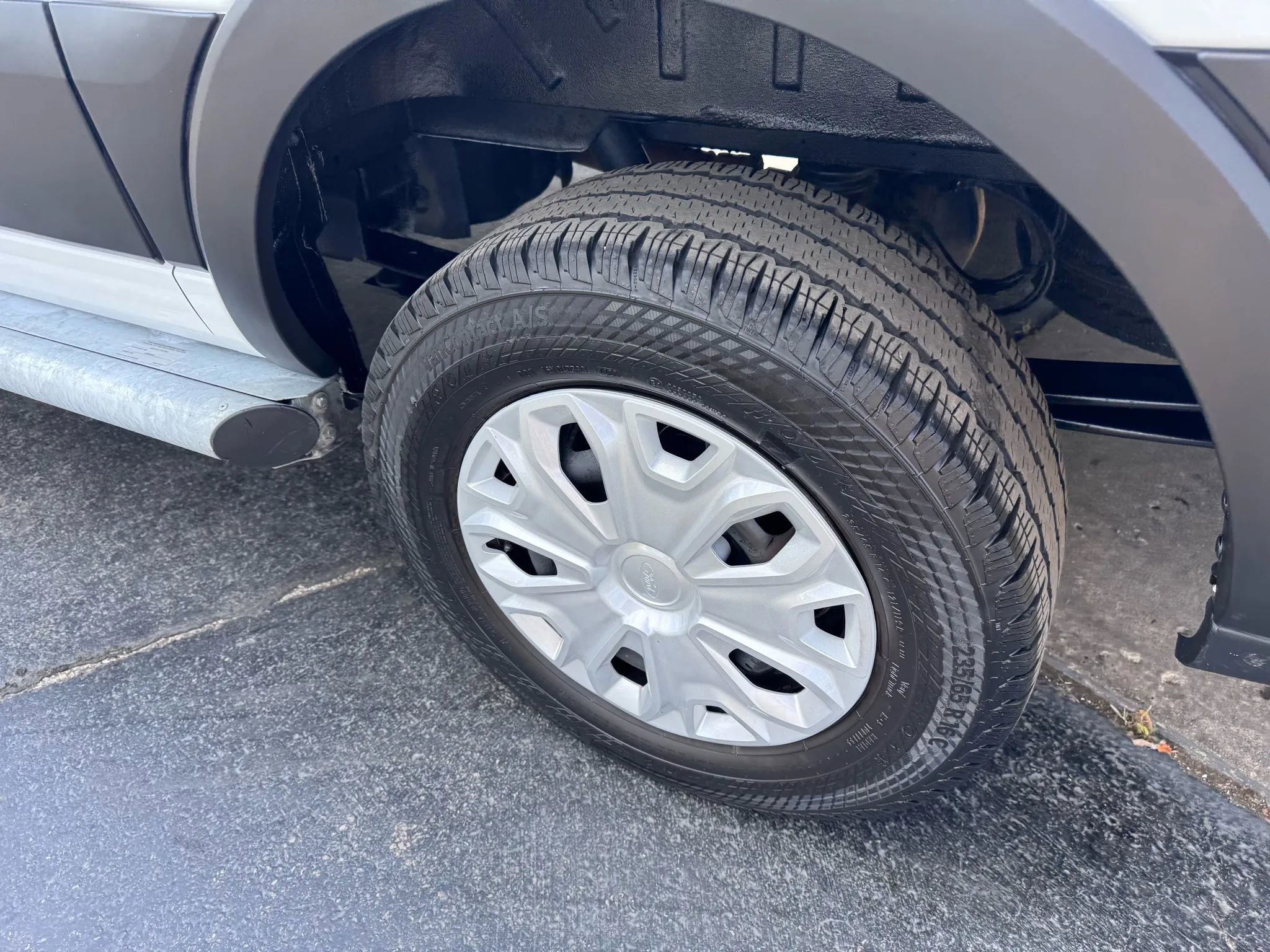 Used 2023 Ford Transit 250 Low Roof w/ Exterior Upgrade Package image 29