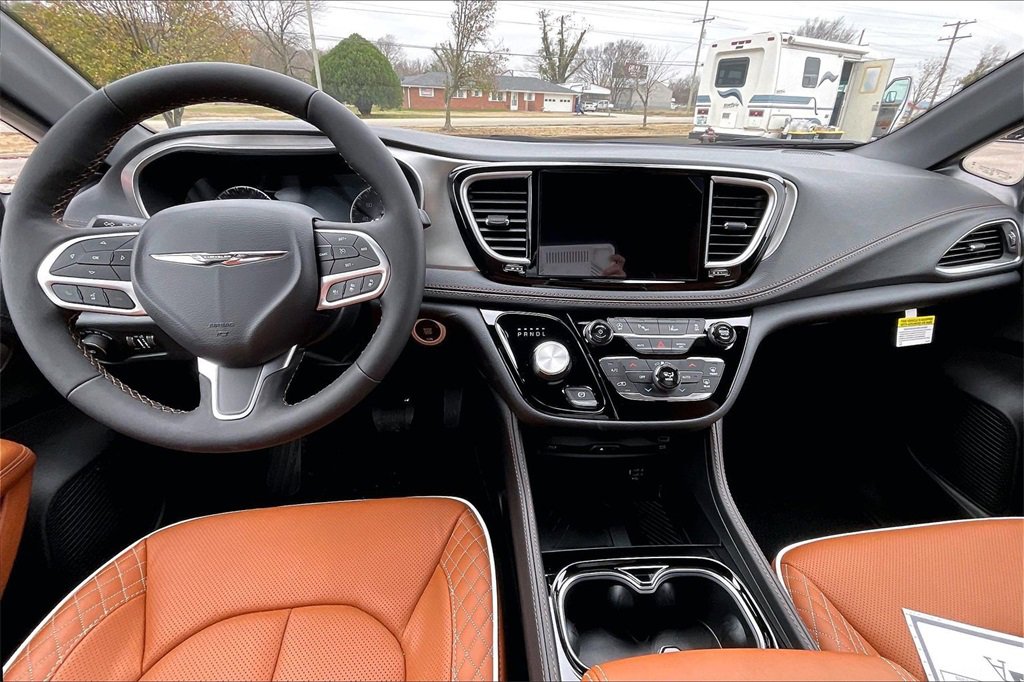 New 2026 Chrysler Pacifica Pinnacle w/ Trailer Tow Group image 5