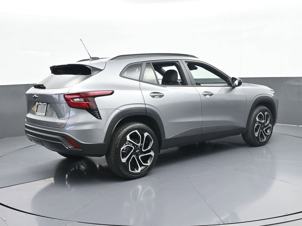 Used 2025 Chevrolet Trax RS w/ Driver Confidence Package image 6