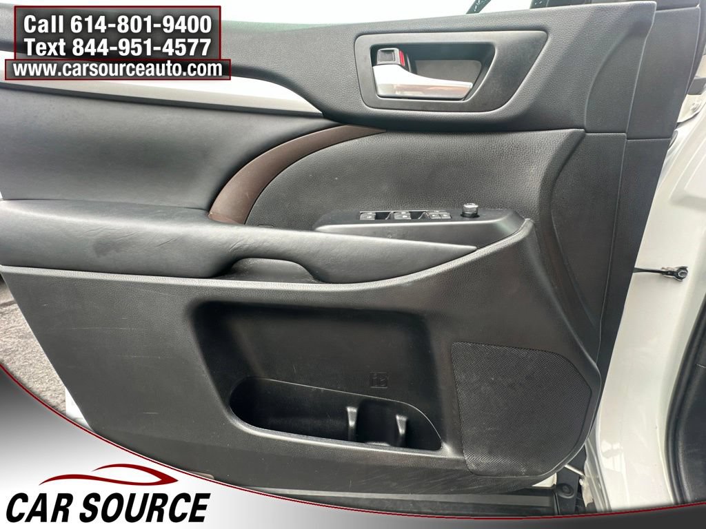 Used 2019 Toyota Highlander XLE AWD/4WD image 17