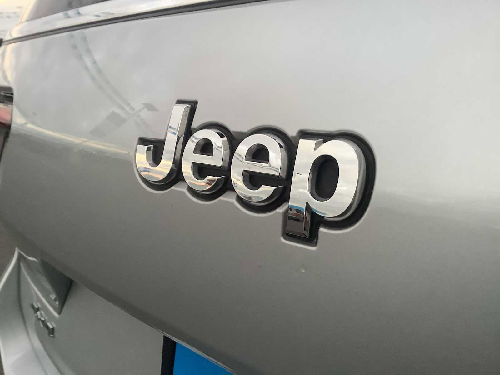 Used 2023 Jeep Grand Cherokee L Laredo image 6