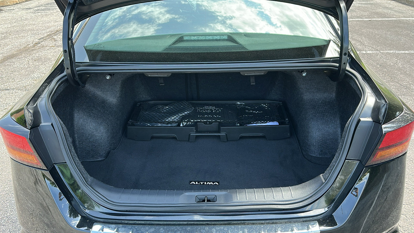 Certified 2023 Nissan Altima 2.5 SV w/ SV Premium Package image 6