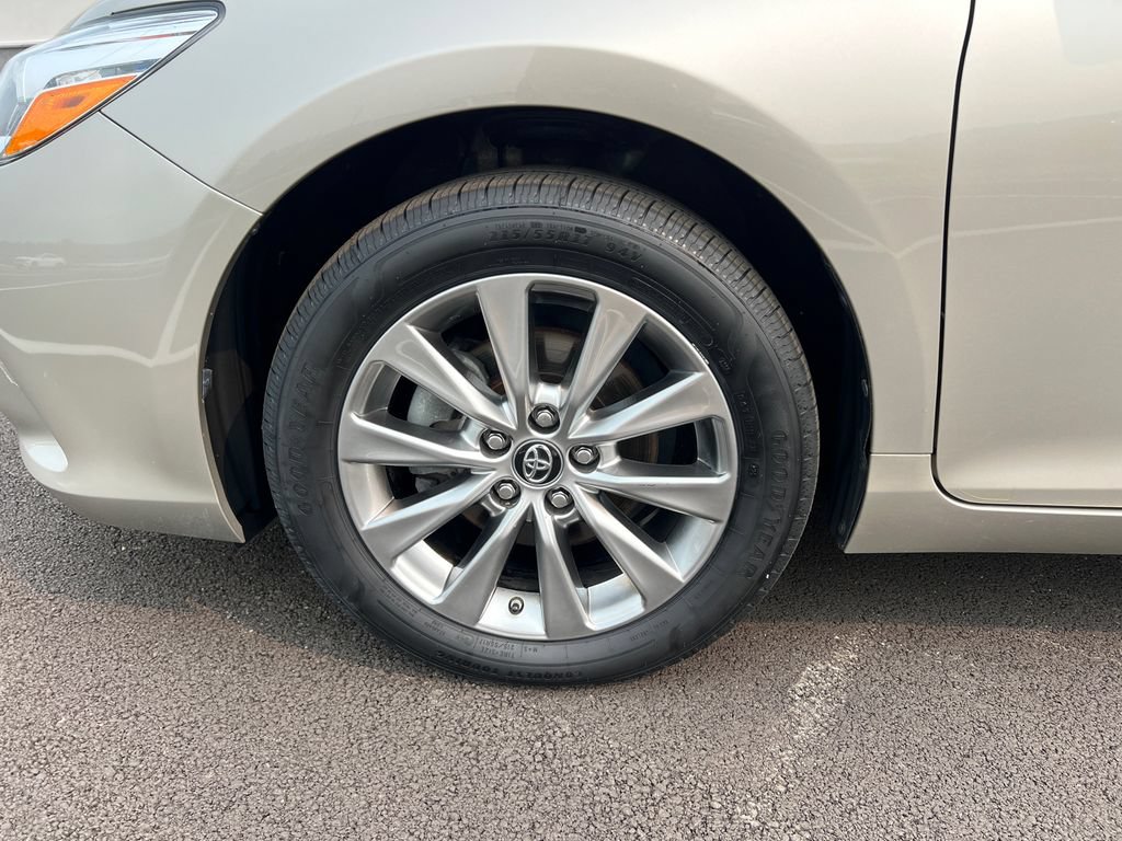 Used 2017 Toyota Camry XLE FWD image 28