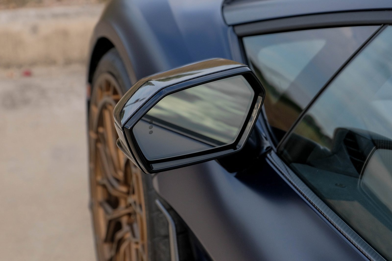 Used 2025 Lamborghini Revuelto image 43
