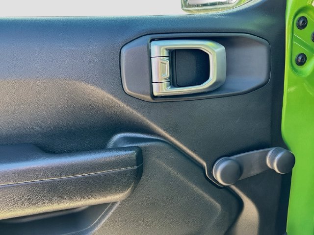 Used 2018 Jeep Wrangler Sport AWD/4WD image 17