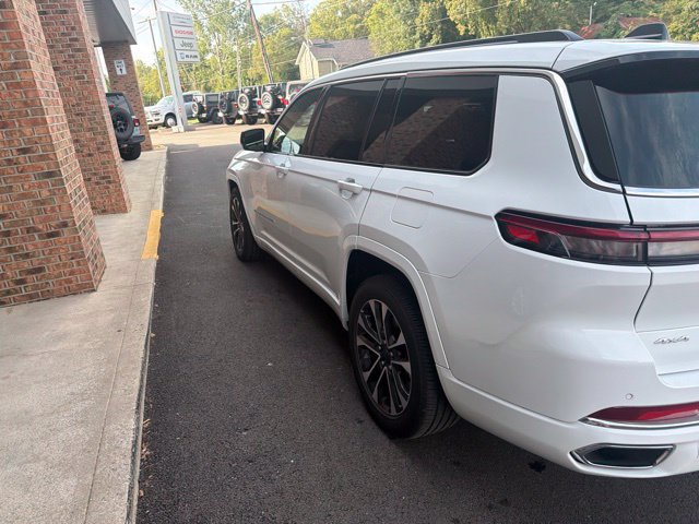 Used 2024 Jeep Grand Cherokee L Overland w/ Advanced Protech Group III AWD/4WD image 11