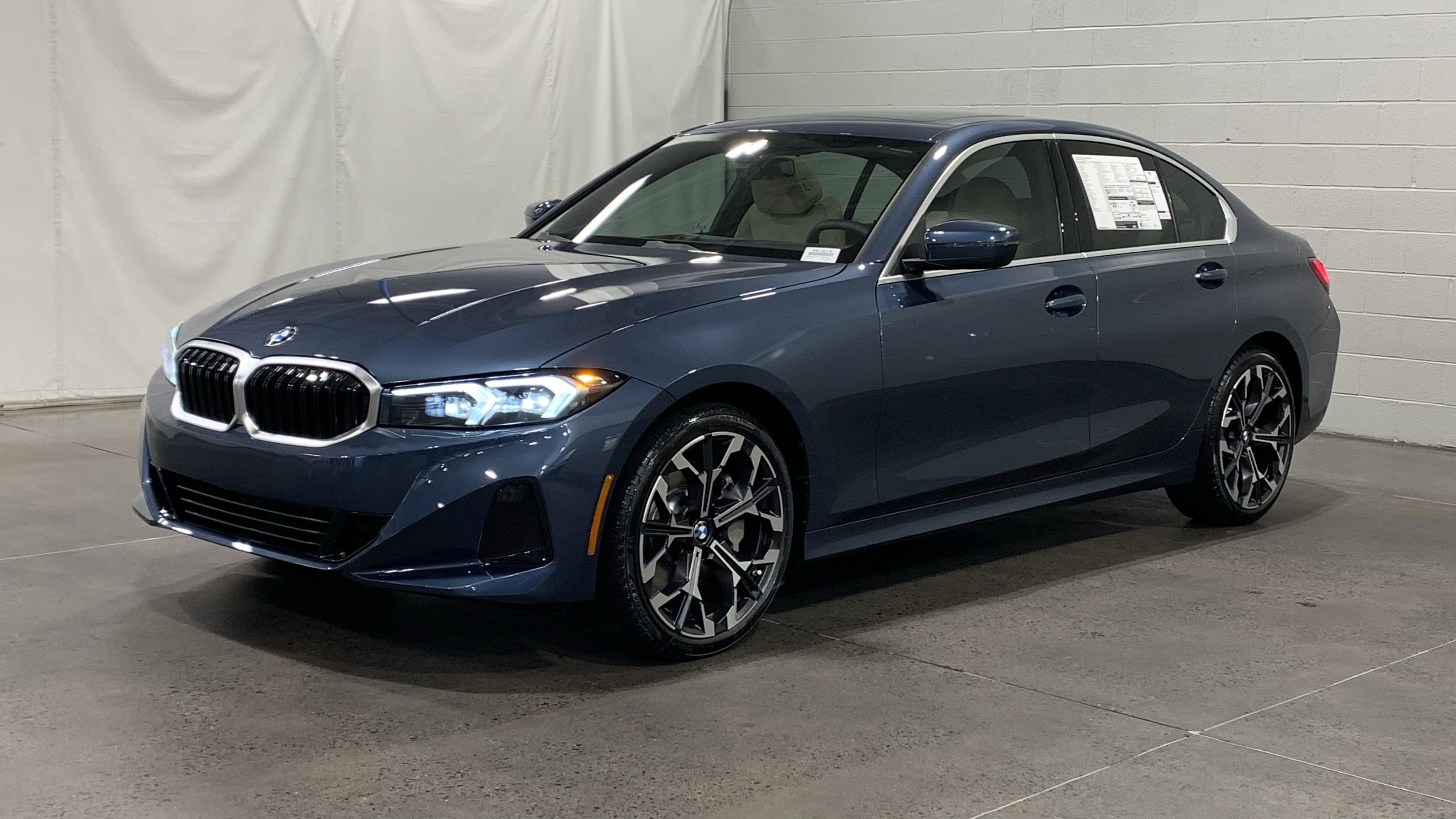 Used 2025 BMW 330i xDrive Sedan w/ Premium Package AWD/4WD image 3