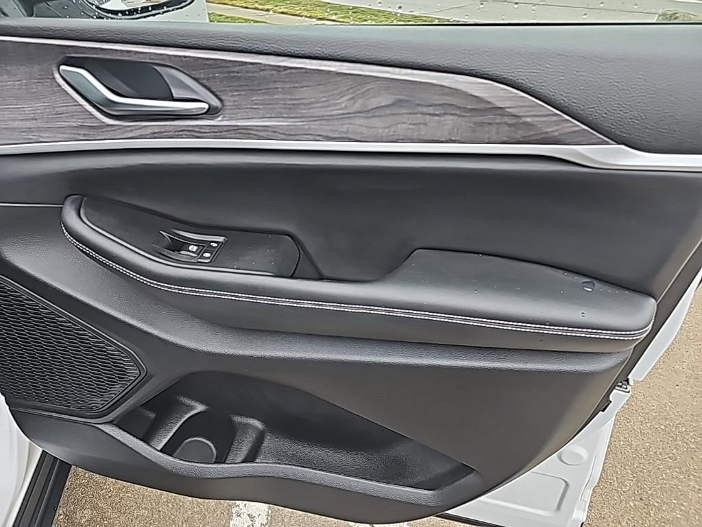 Certified 2023 Jeep Grand Cherokee L Limited image 26