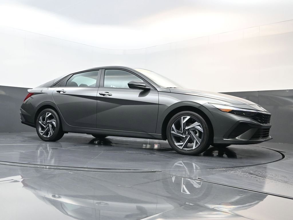 Certified 2025 Hyundai Elantra SEL image 21