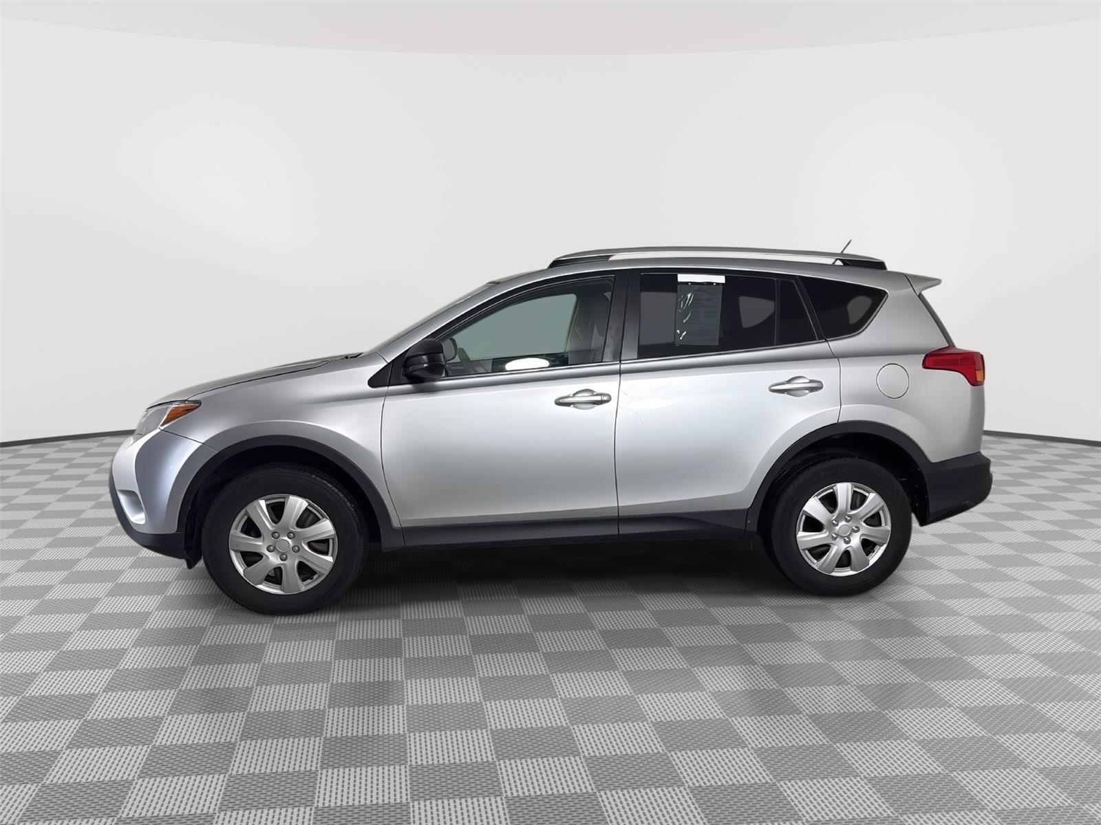 Used 2013 Toyota RAV4 LE AWD/4WD image 4