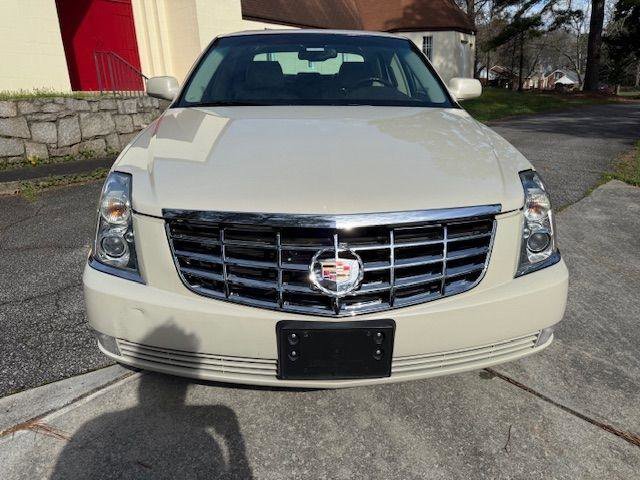 Used 2011 Cadillac DTS FWD image 3