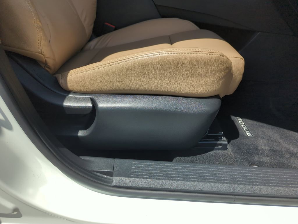 Used 2021 Nissan Rogue SV image 36