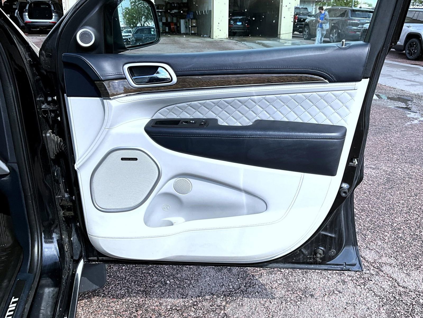 Used 2018 Jeep Grand Cherokee Summit AWD/4WD image 17