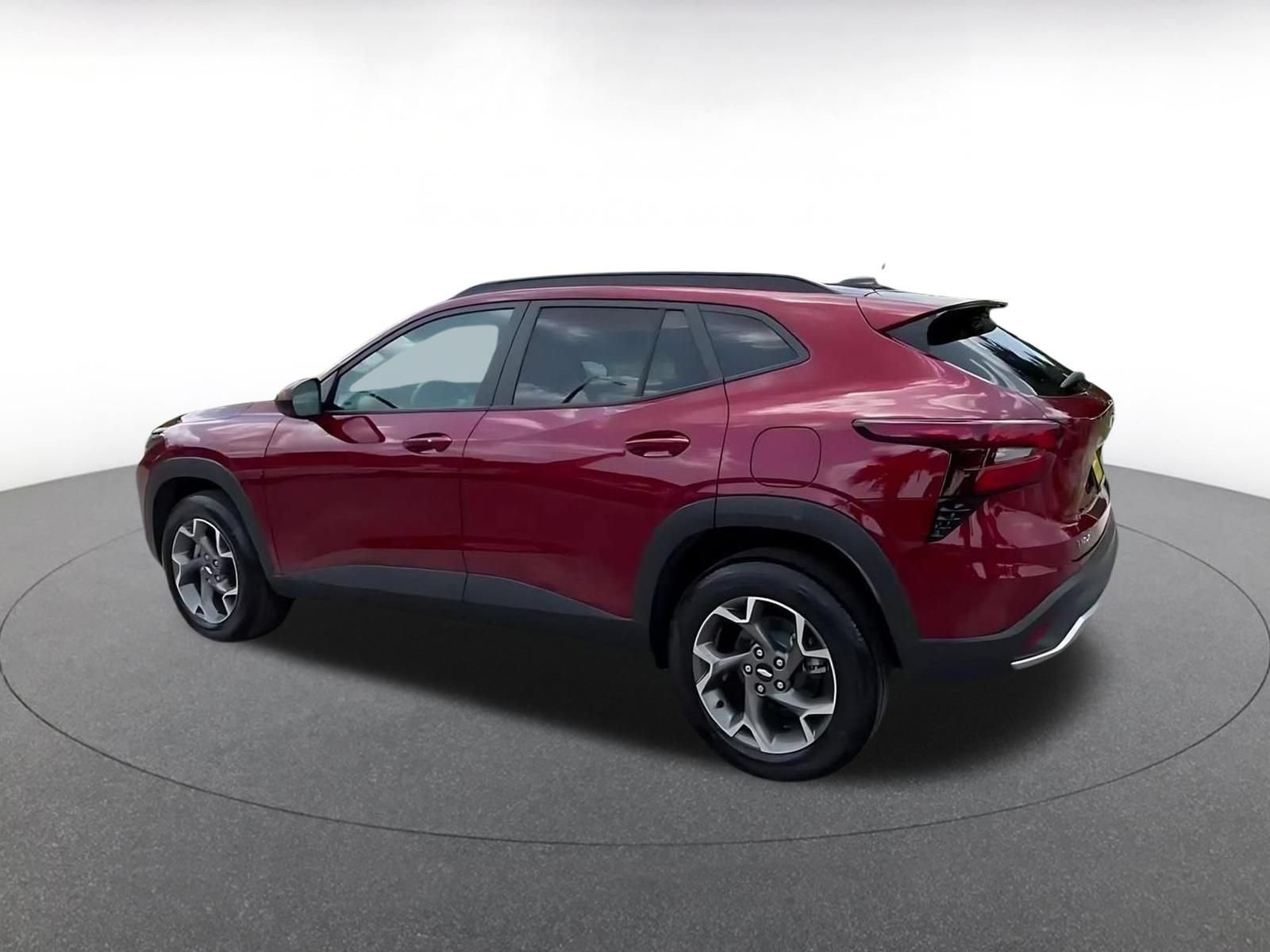 Used 2025 Chevrolet Trax LT w/ LT Convenience Package FWD image 9