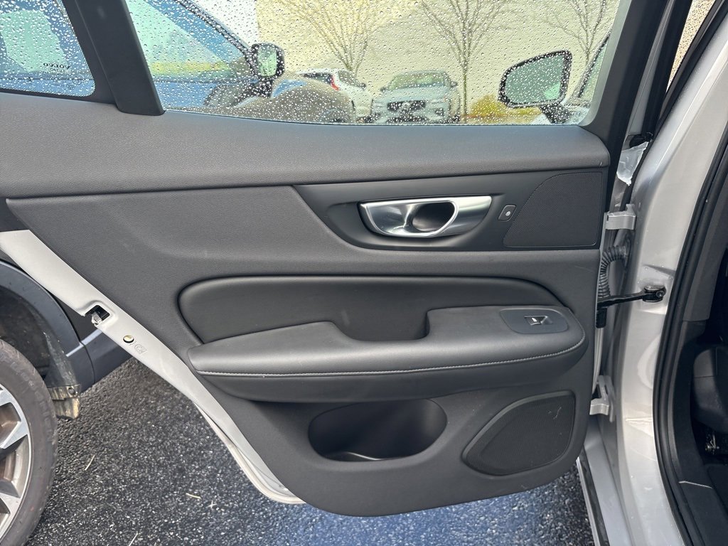 Certified 2025 Volvo S60 B5 Core image 31