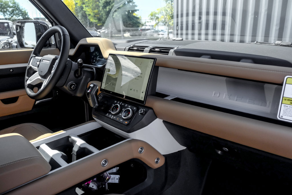 New 2026 Land Rover Defender 130 X-Dynamic SE AWD/4WD image 23