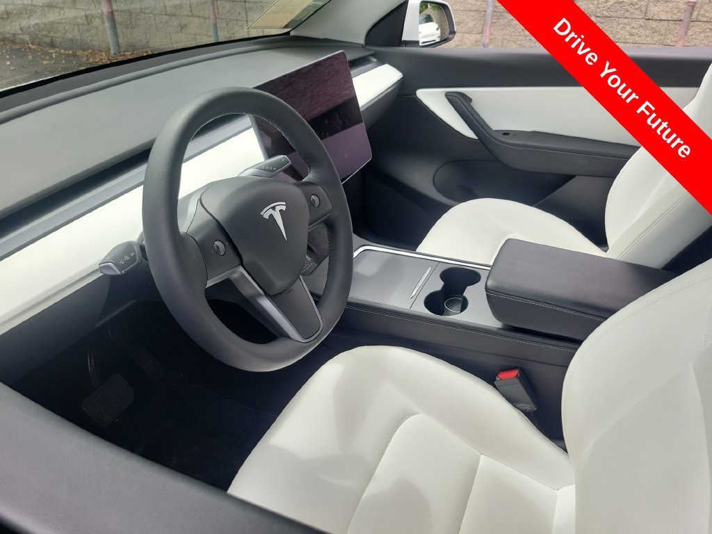 Used 2022 Tesla Model Y Long Range AWD/4WD image 3