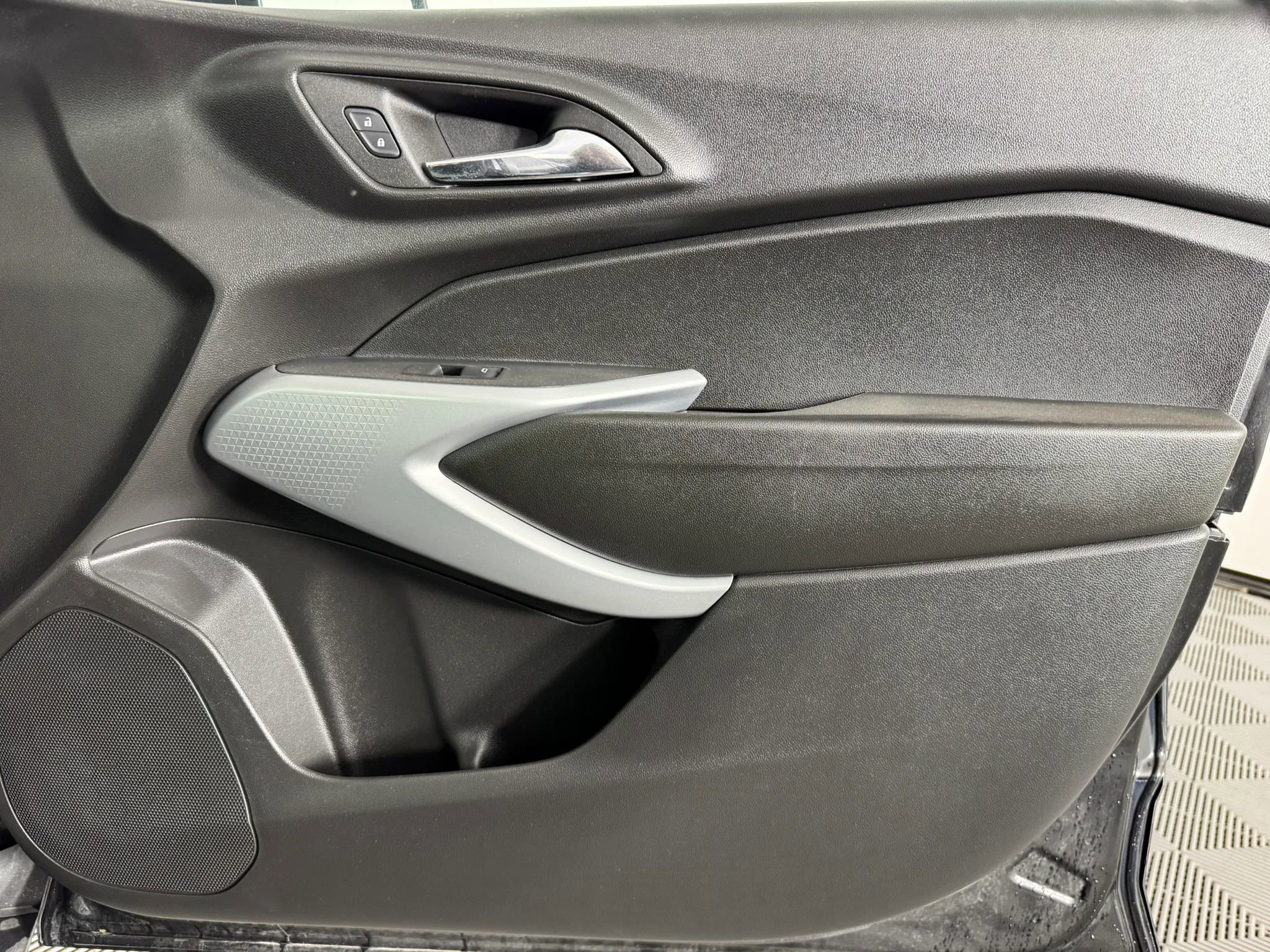 Used 2024 Chevrolet Trax LS w/ Driver Confidence Package image 38