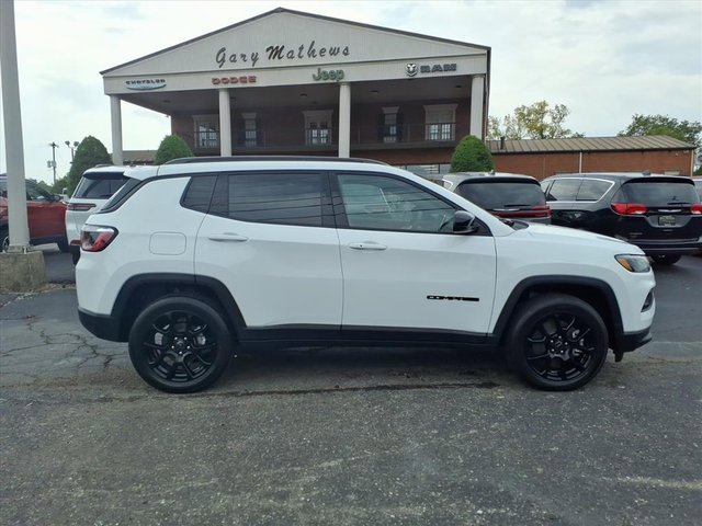 New 2026 Jeep Compass Latitude image 2