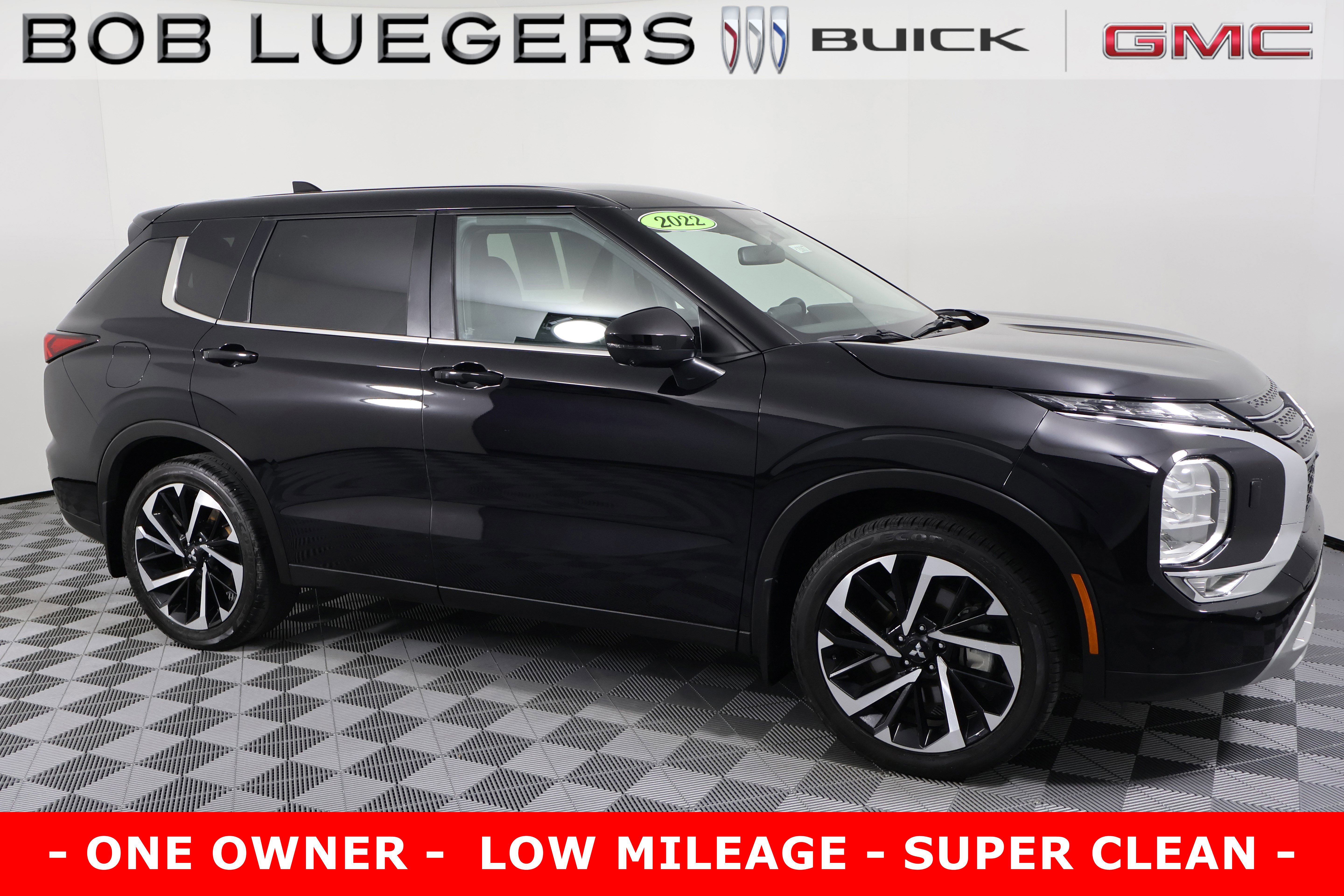 Used 2022 Mitsubishi Outlander SE image 2