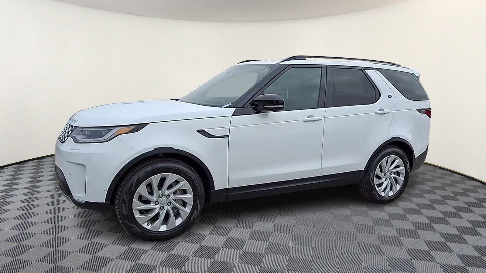 Certified 2025 Land Rover Discovery S AWD/4WD image 4