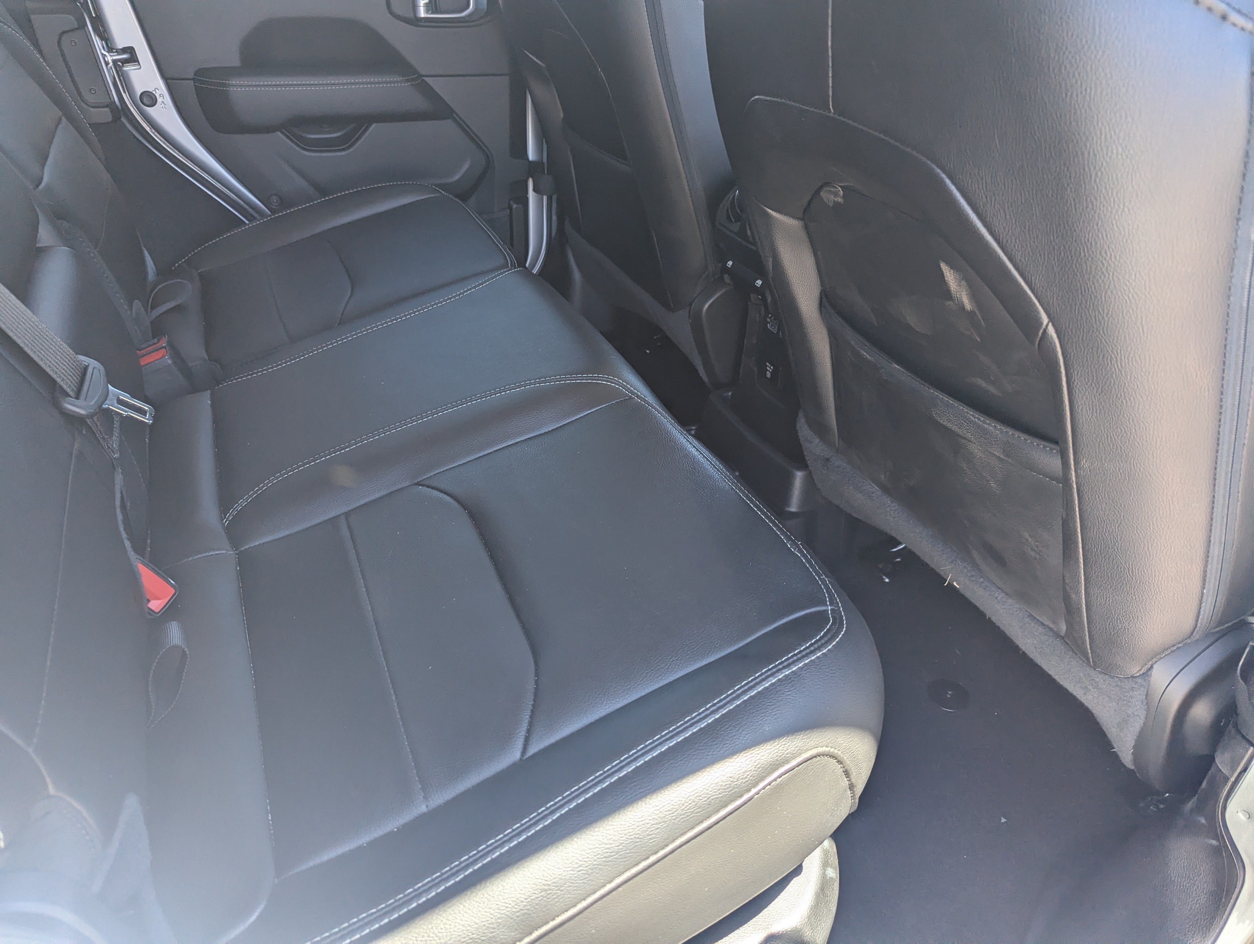 Used 2023 Jeep Wrangler Unlimited Sahara AWD/4WD image 14