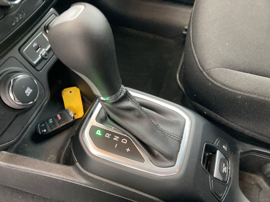 Used 2019 Jeep Renegade Sport image 28