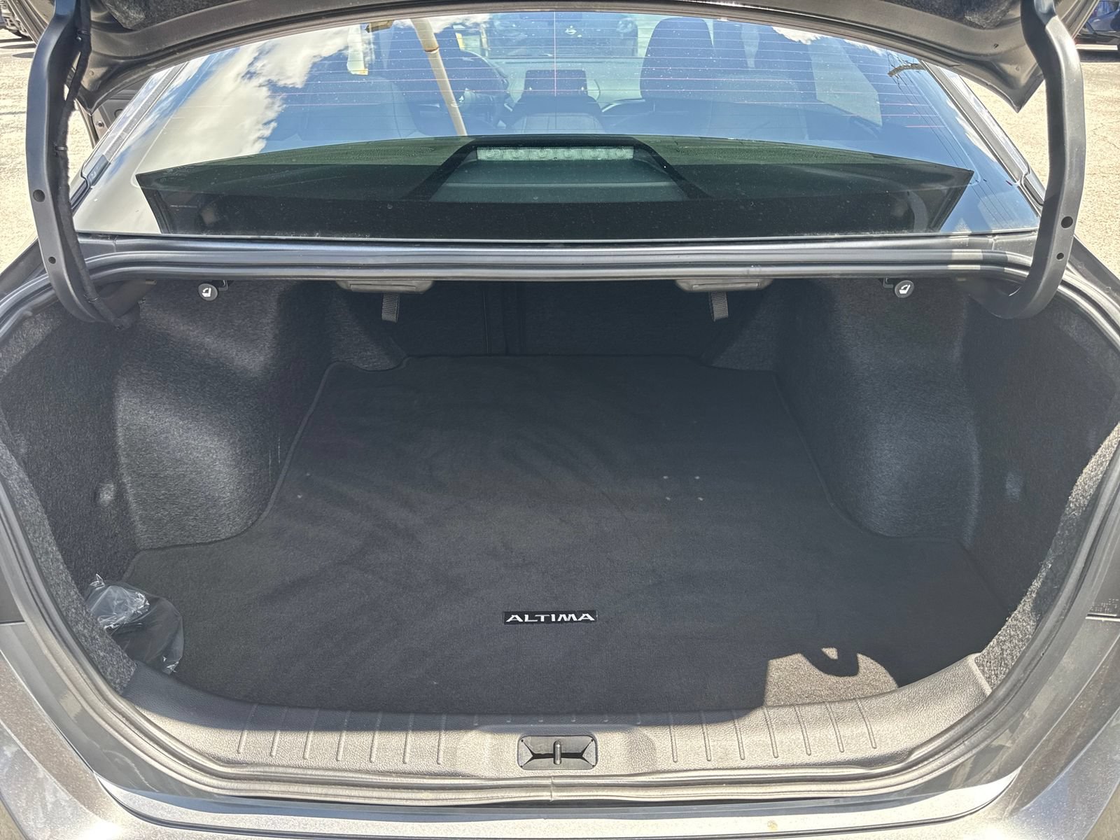 Used 2024 Nissan Altima 2.5 S FWD image 36