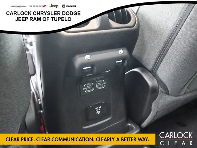 Used 2025 Jeep Wrangler Sahara image 30