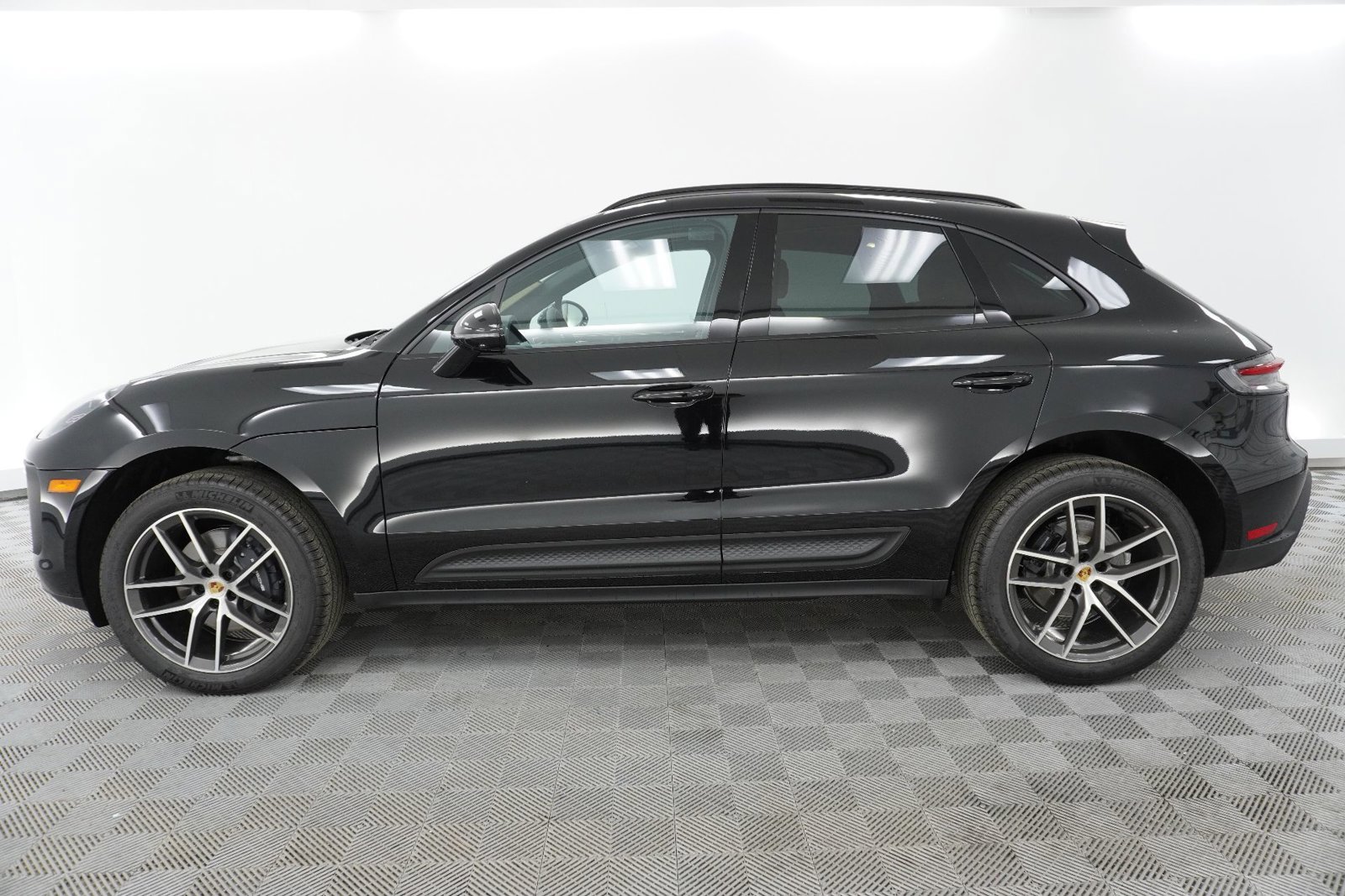 New 2026 Porsche Macan image 2