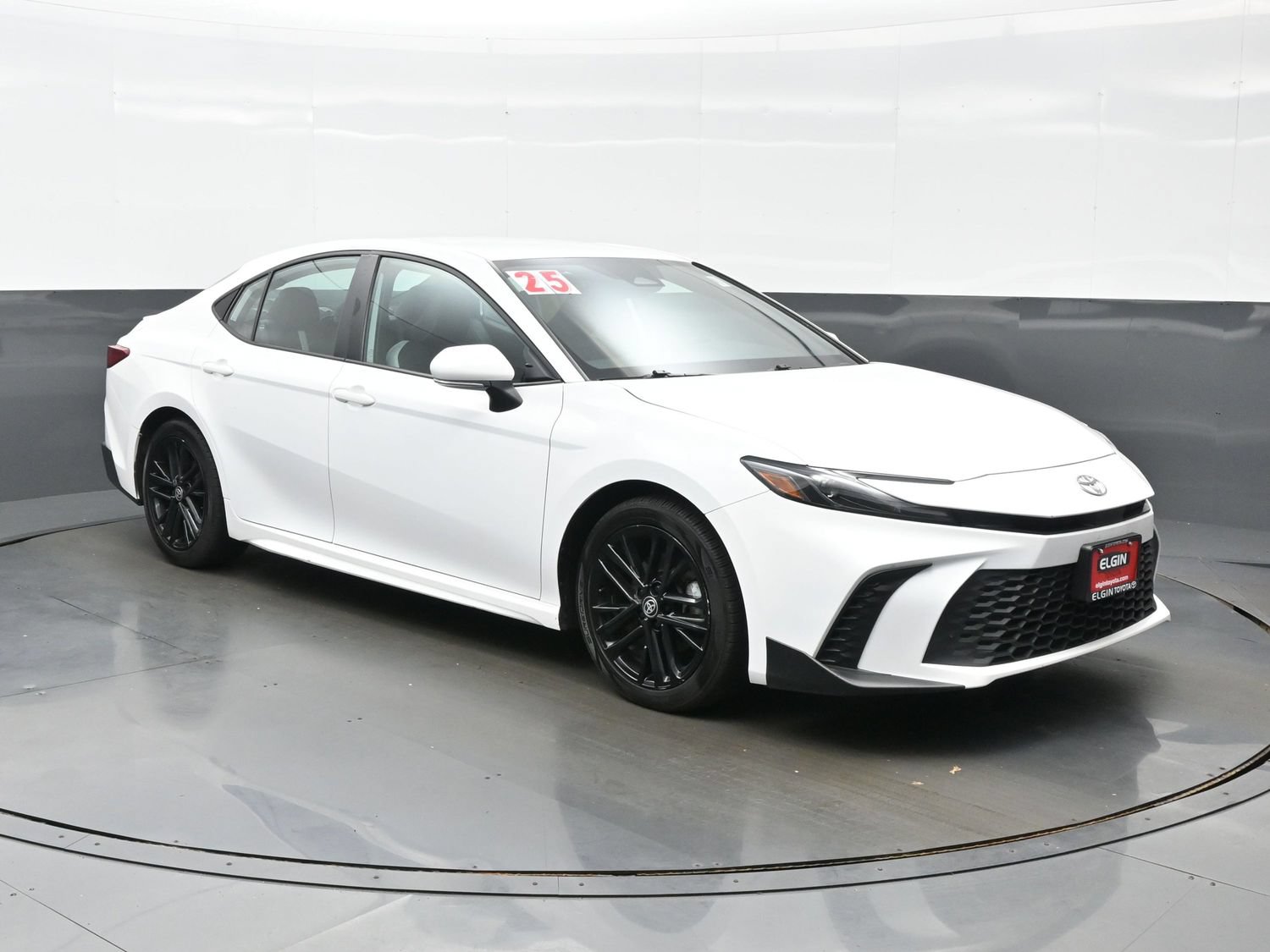 Used 2025 Toyota Camry SE FWD image 8