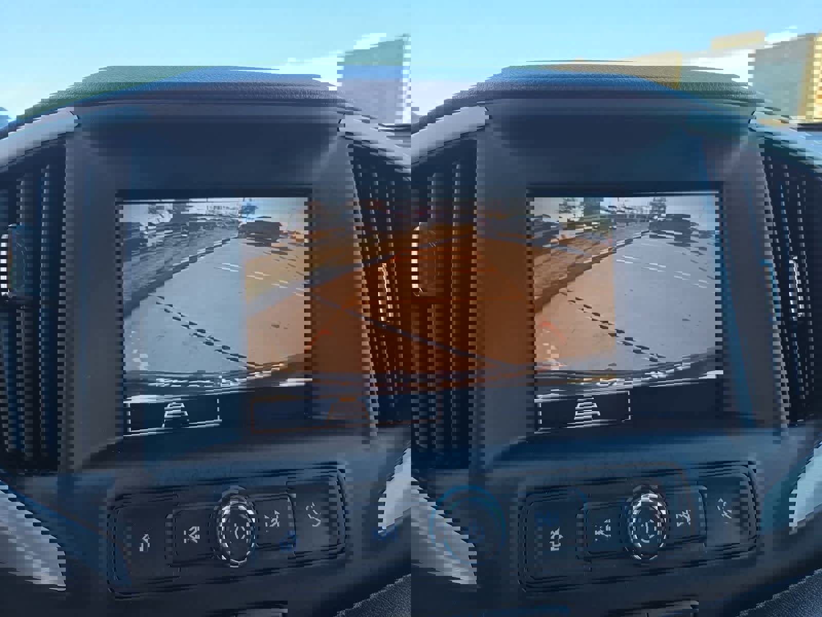 Used 2024 GMC Terrain SLE image 27