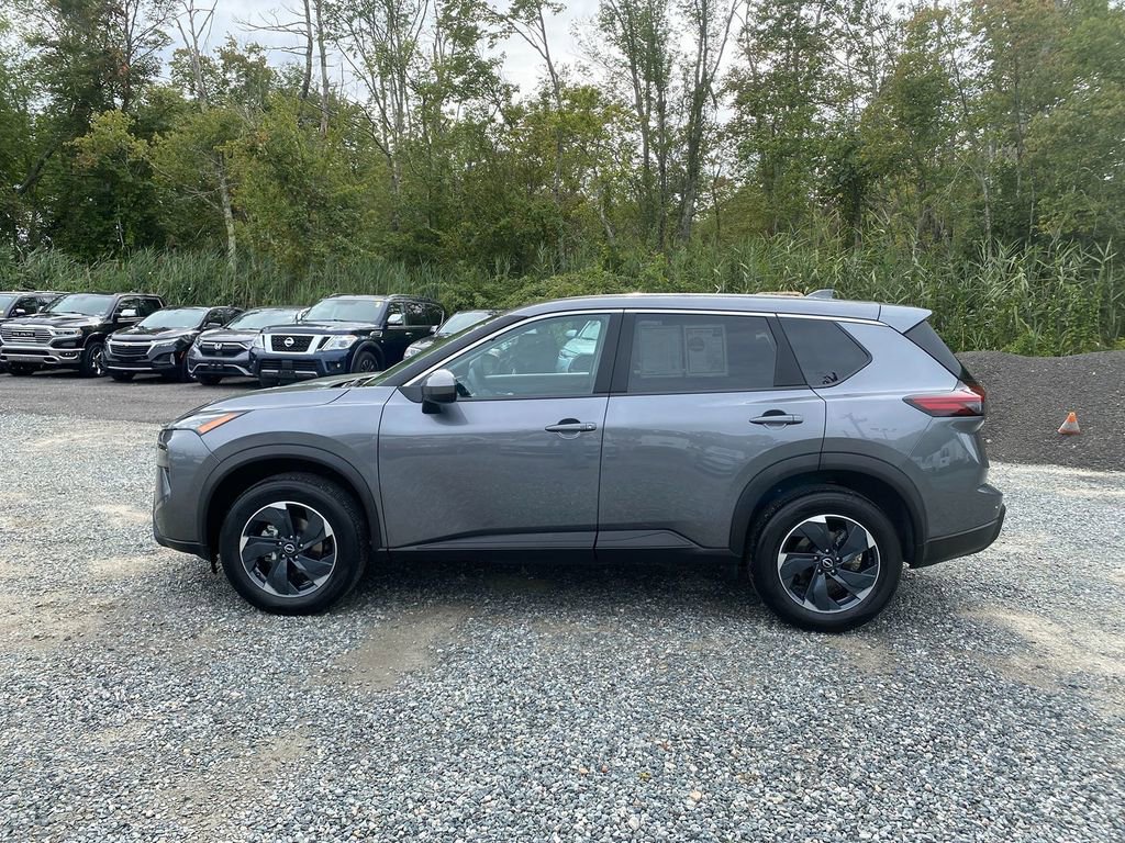 Used 2024 Nissan Rogue SV image 9