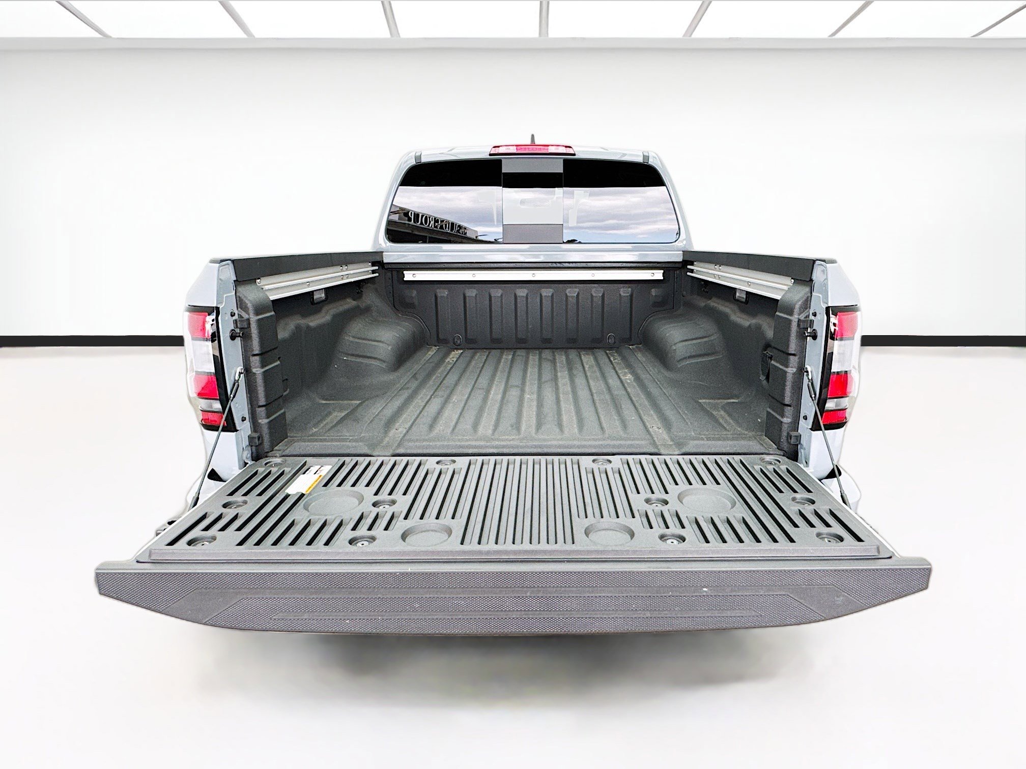 Used 2026 Nissan Frontier SV w/ SV Convenience Package AWD/4WD image 17