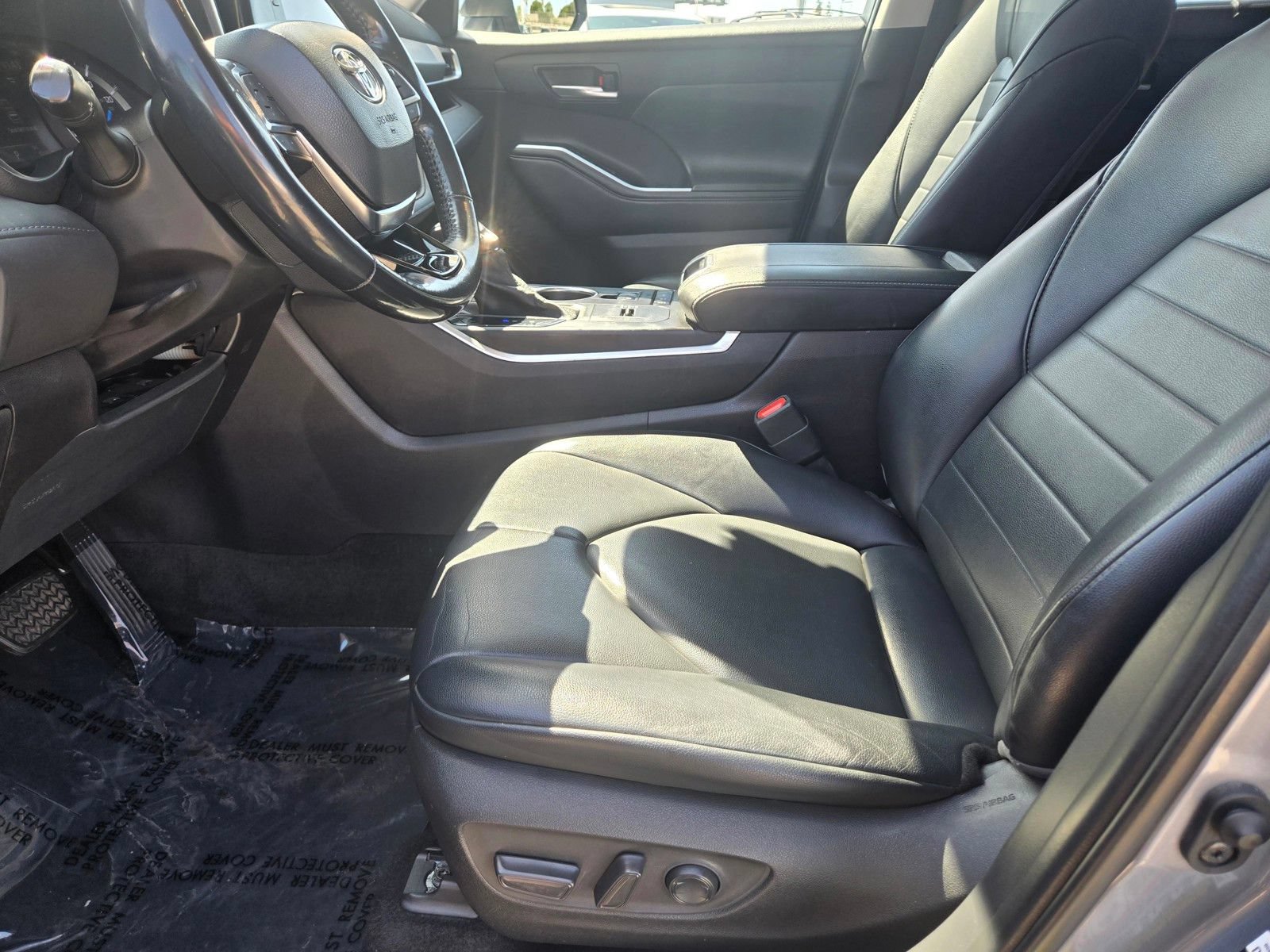 Used 2021 Toyota Highlander XLE AWD/4WD image 12