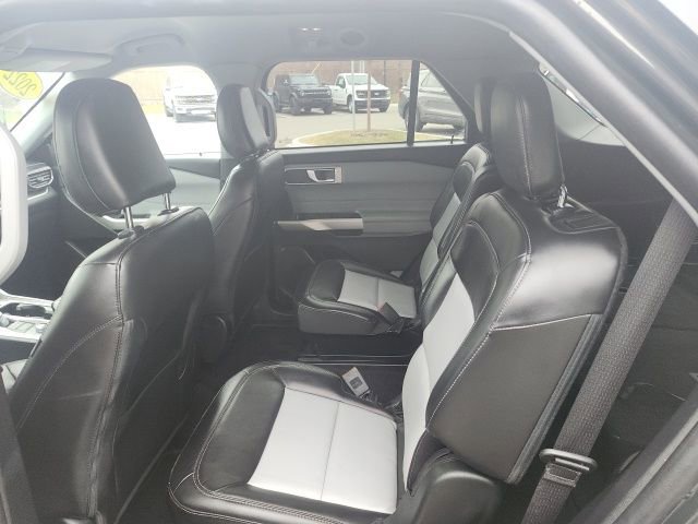 Used 2022 Ford Explorer XLT w/ Equipment Group 202A image 19