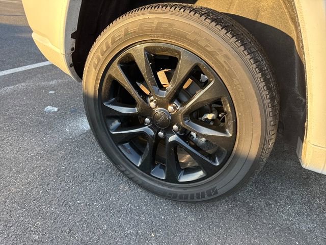 Used 2021 Jeep Grand Cherokee Laredo X image 11