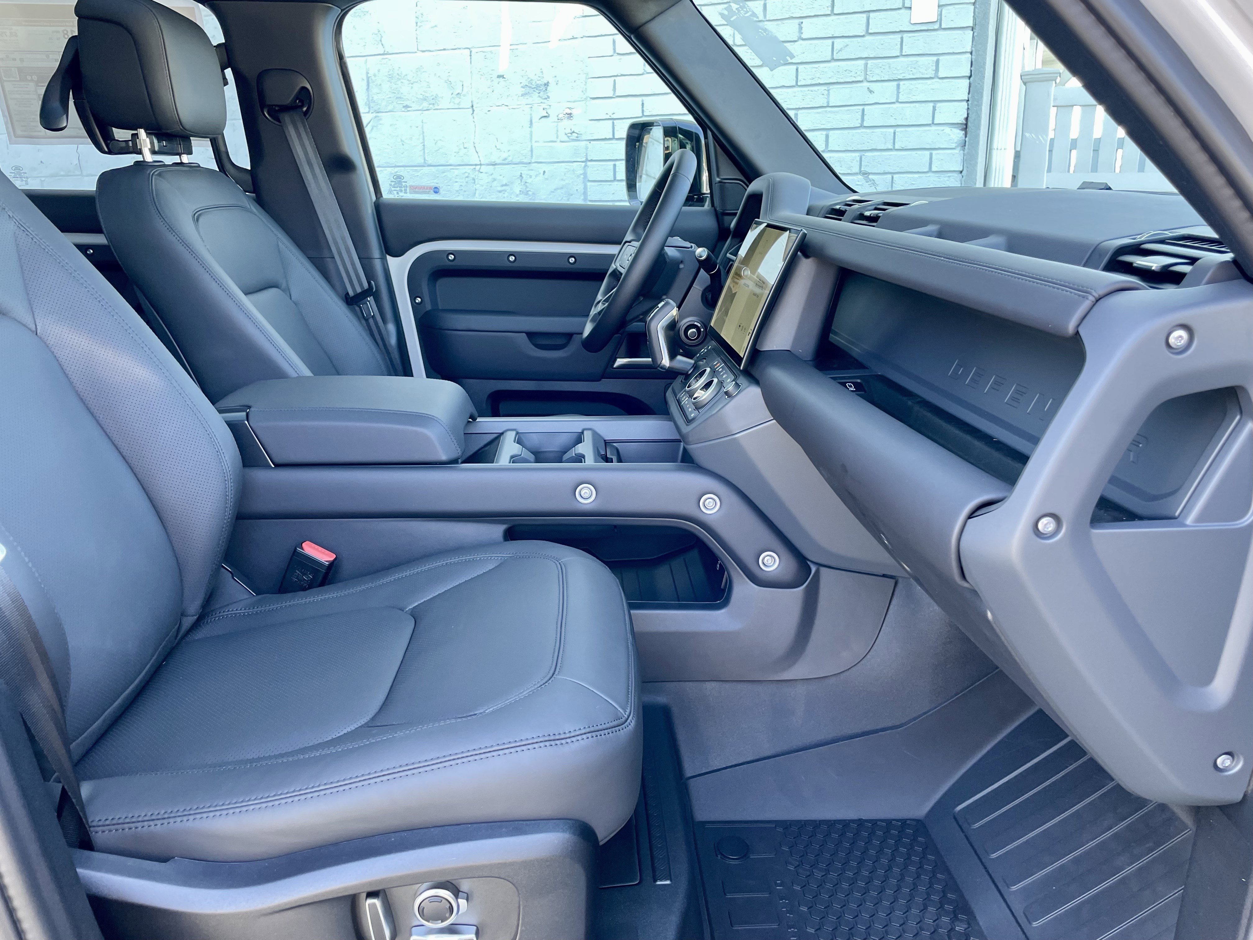 New 2026 Land Rover Defender 130 X-Dynamic SE image 15