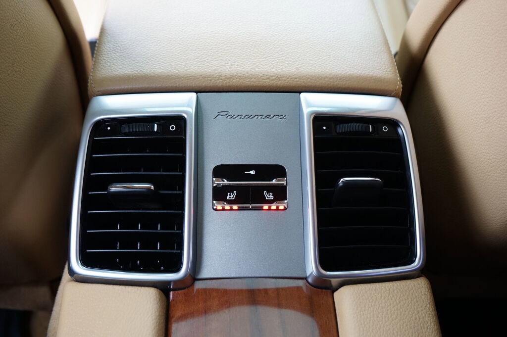 Used 2011 Porsche Panamera 4 image 17
